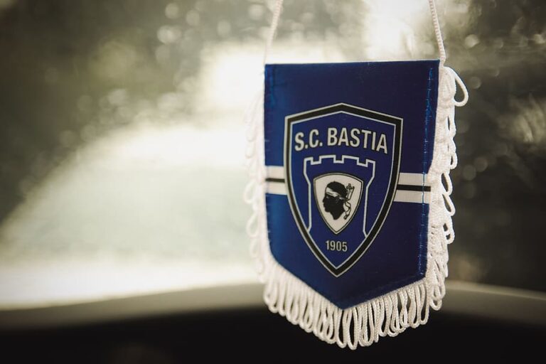 selective-focus-photography-of-white-and-blue-s-c-bastia-crossbody-bag